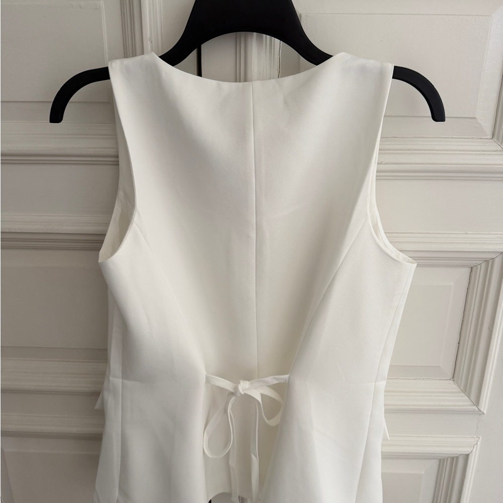 White Spring/Summer Blazer Vest with Subtle Gold Accents - Picture 4 of 6